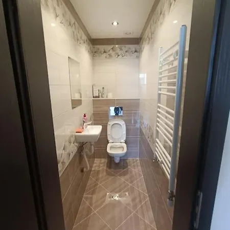 Italian Style: 3-room Gem *